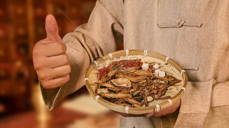 中药调理的价格受多种因素影响，以下是一些主要因素：